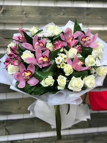 Букет цветов из: Розы и Хризантемы в Балковскую 