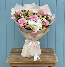 Букет цветов из:  Гвоздики, Орхидеи и Розы в Балковскую 