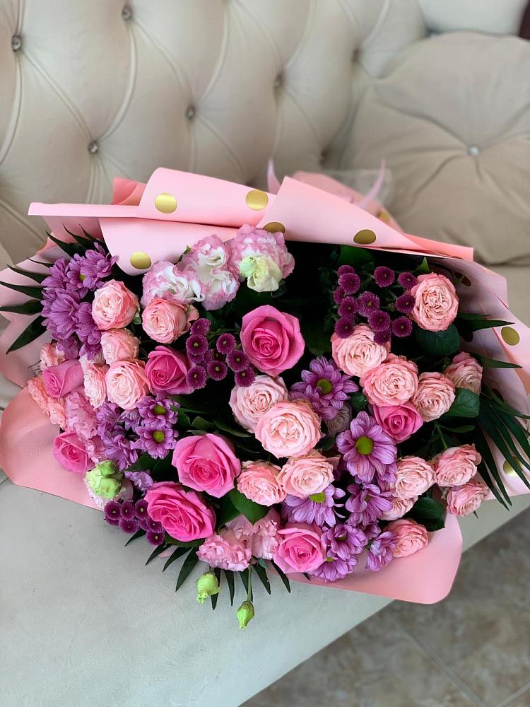 Букет цветов из: Хризантемы, Розы и Лизиантусы в Балковскую 