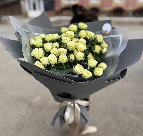 Букет Белые кустовые розы Солинеро в Балковскую 