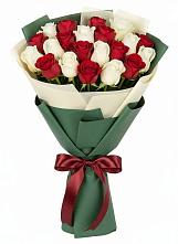 Букет Микс из красных и белых роз в Балковскую 