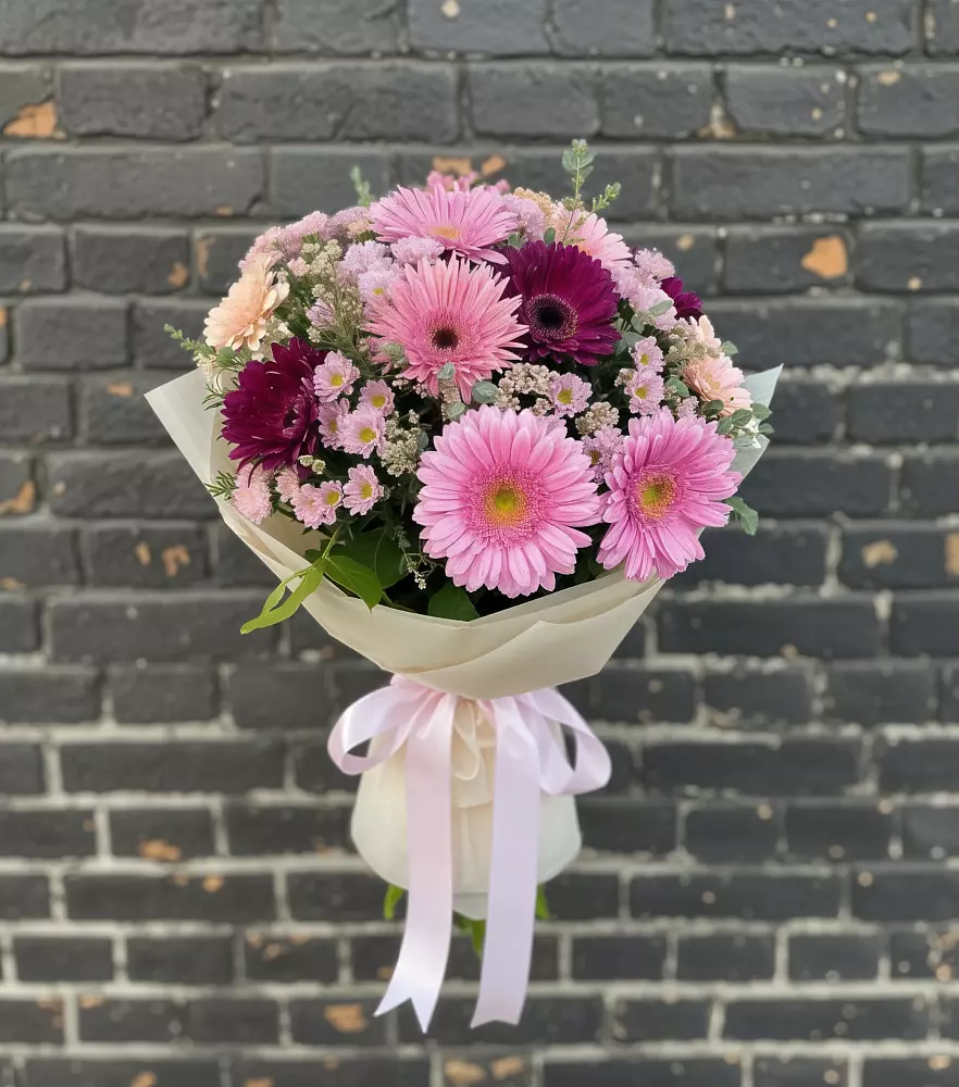 Букет цветов из: Герберы и Хризантемы в Балковскую 