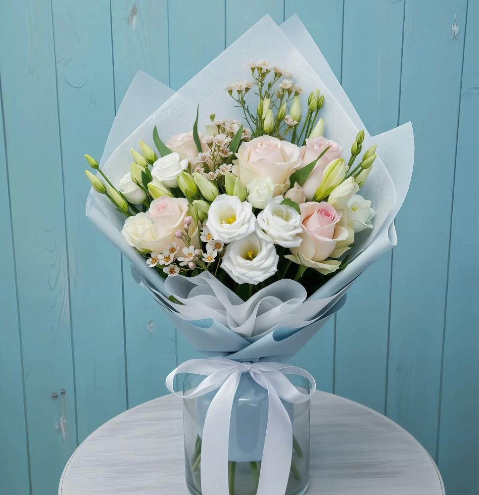 Букет цветов из: Розы и Лизиантусы в Балковскую 