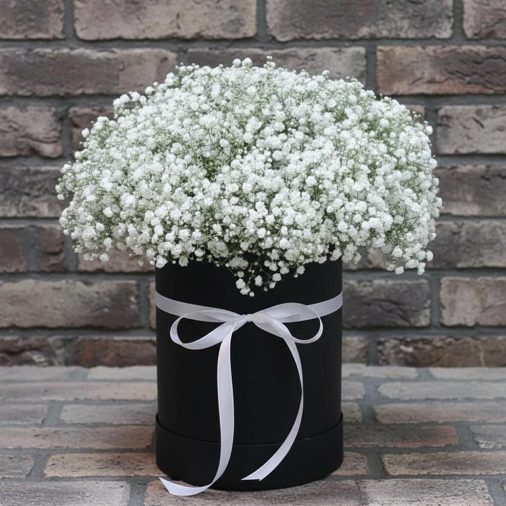 Цветочная композиция из Гипсофила в шляпной коробке в Балковскую 