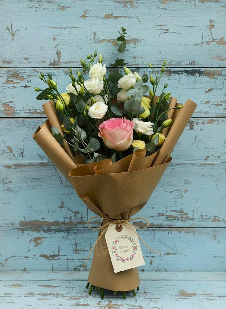 Букет цветов из: Розы и Лизиантусы в Балковскую 