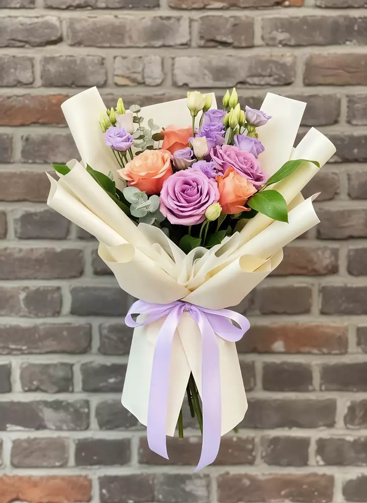 Букет цветов из: Лизиантусы и Розы в Балковскую 