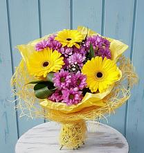 Букет цветов из:  Хризантемы и Герберы в Балковскую 