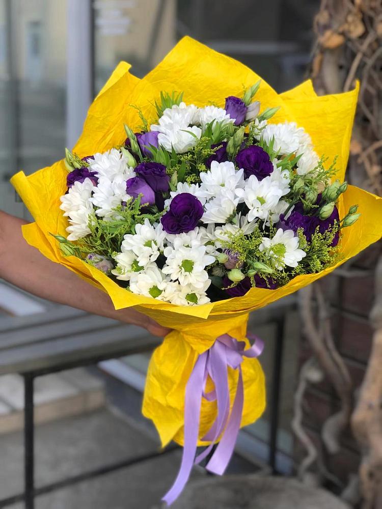 Букет цветов из: Ирисы, Хризантемы и Ромашки в Балковскую 