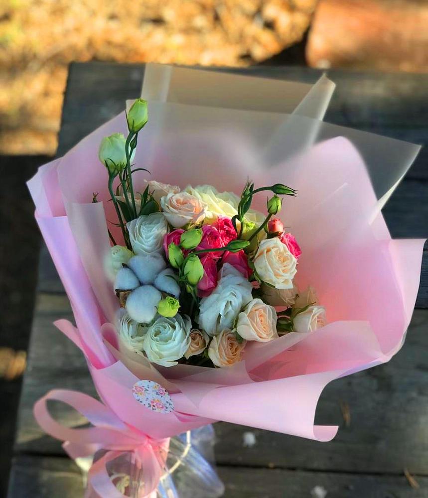 Букет цветов из: Розы и Лизиантусы в Балковскую 