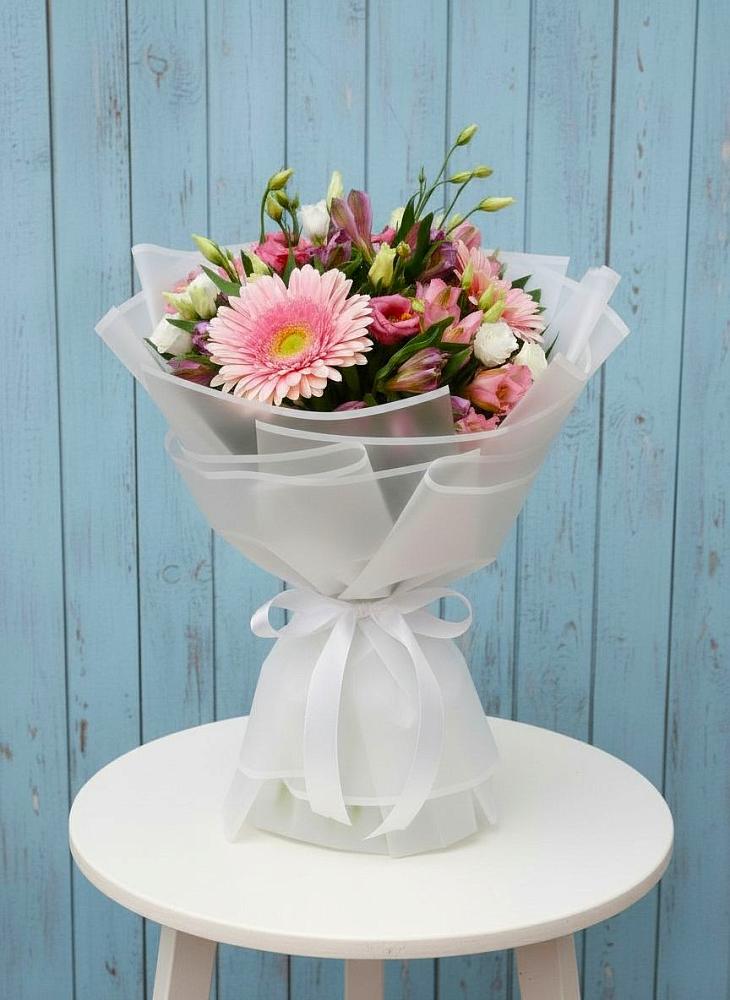 Букет цветов из: Герберы, Альстромерии и Лизиантусы в Балковскую 