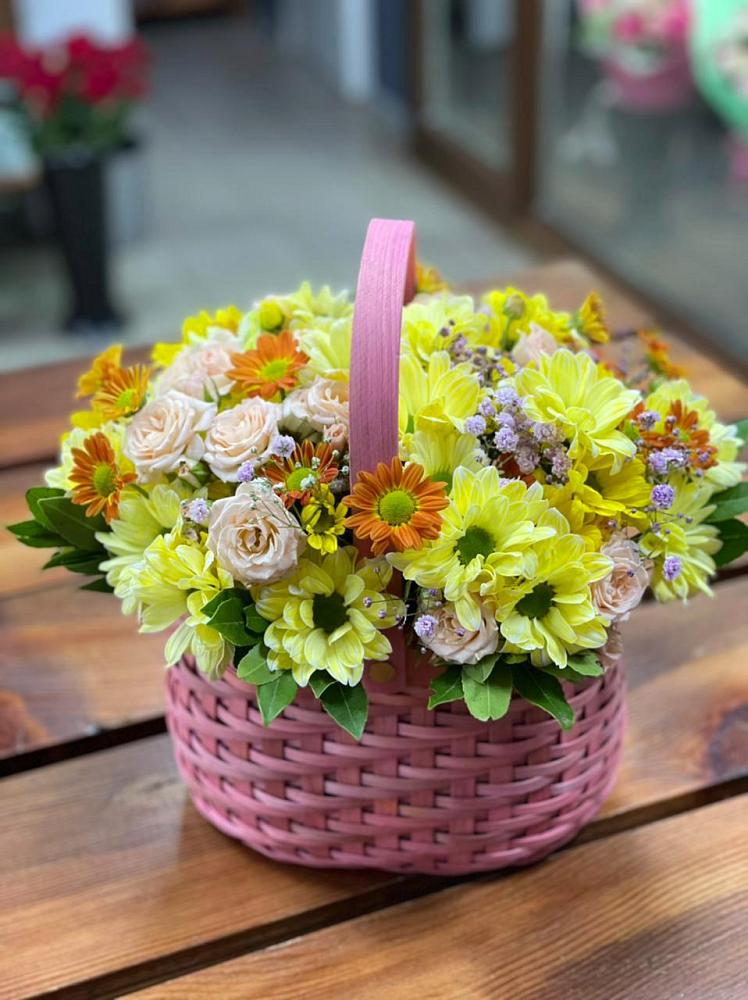 Цветочная композиция из Хризантемы и Розы в корзине в Балковскую 