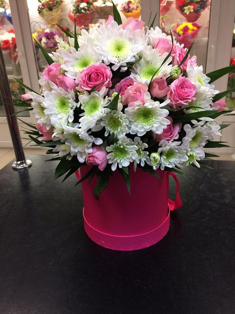 Цветочная композиция из Розы и Хризантемы в шляпной коробке в Балковскую 