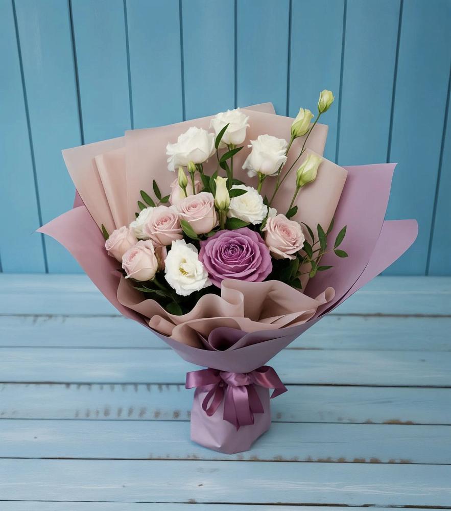 Букет цветов из: Розы и Лизиантусы в Балковскую 